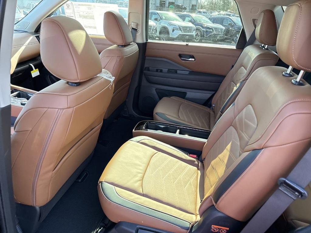 new 2025 Nissan Pathfinder car, priced at $51,211
