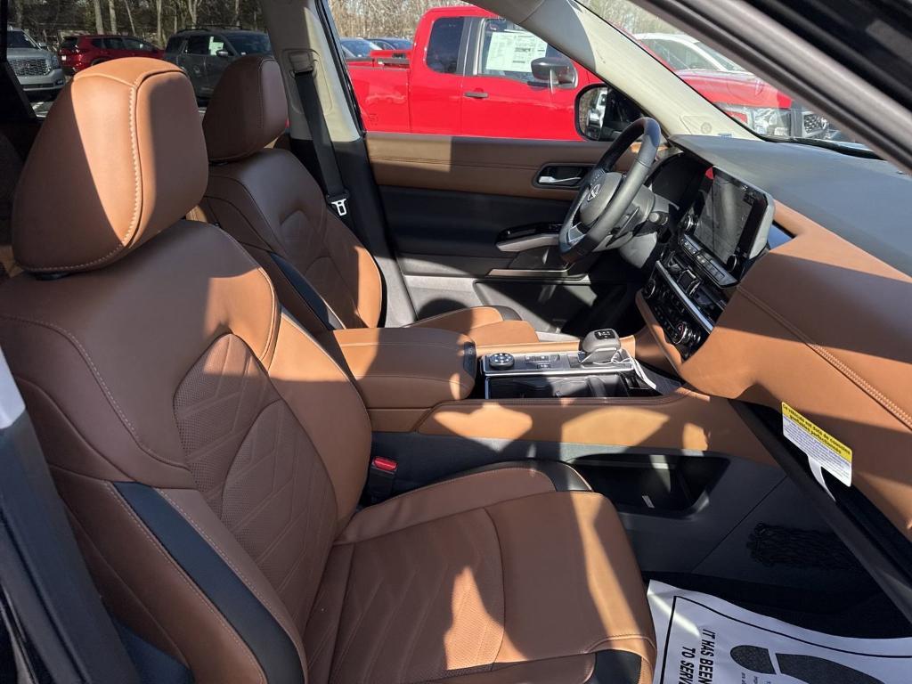 new 2025 Nissan Pathfinder car, priced at $51,211