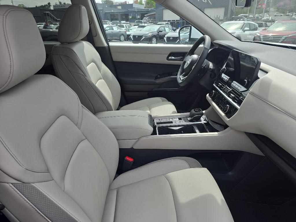 new 2025 Nissan Pathfinder car, priced at $43,112