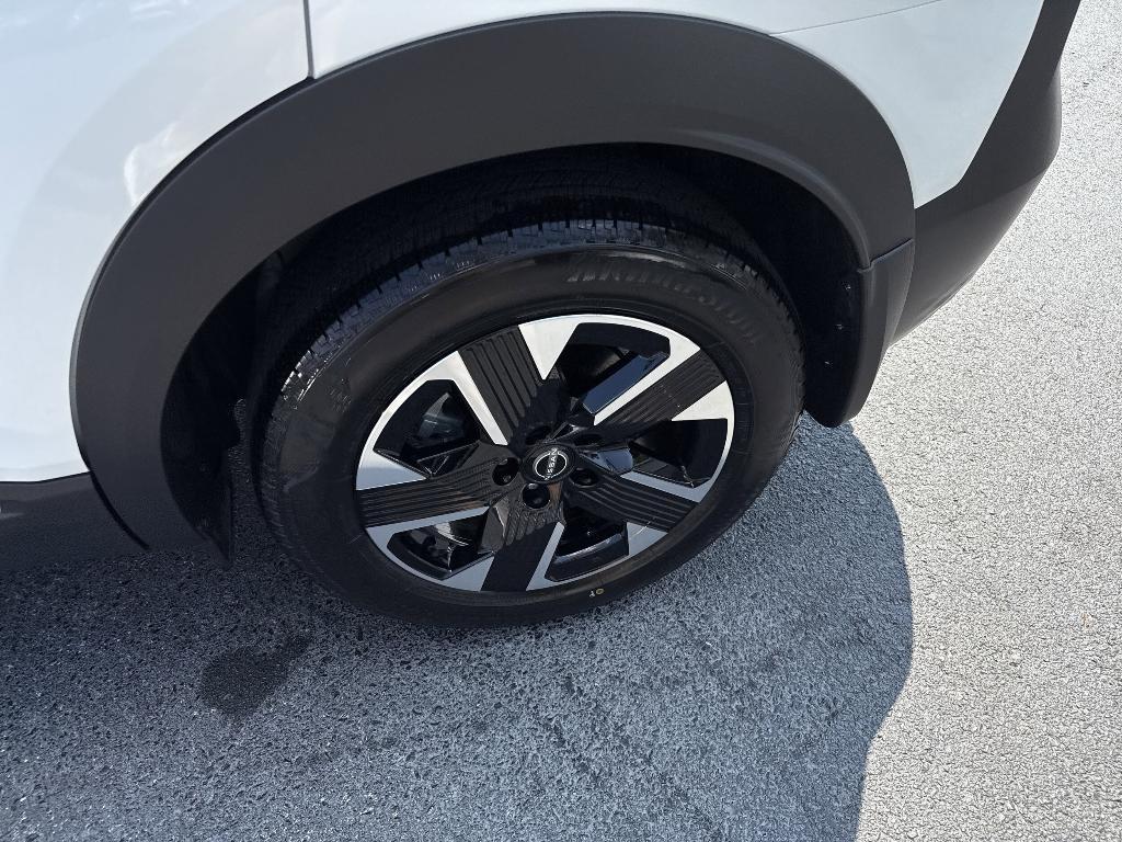 new 2025 Nissan Kicks car, priced at $27,257