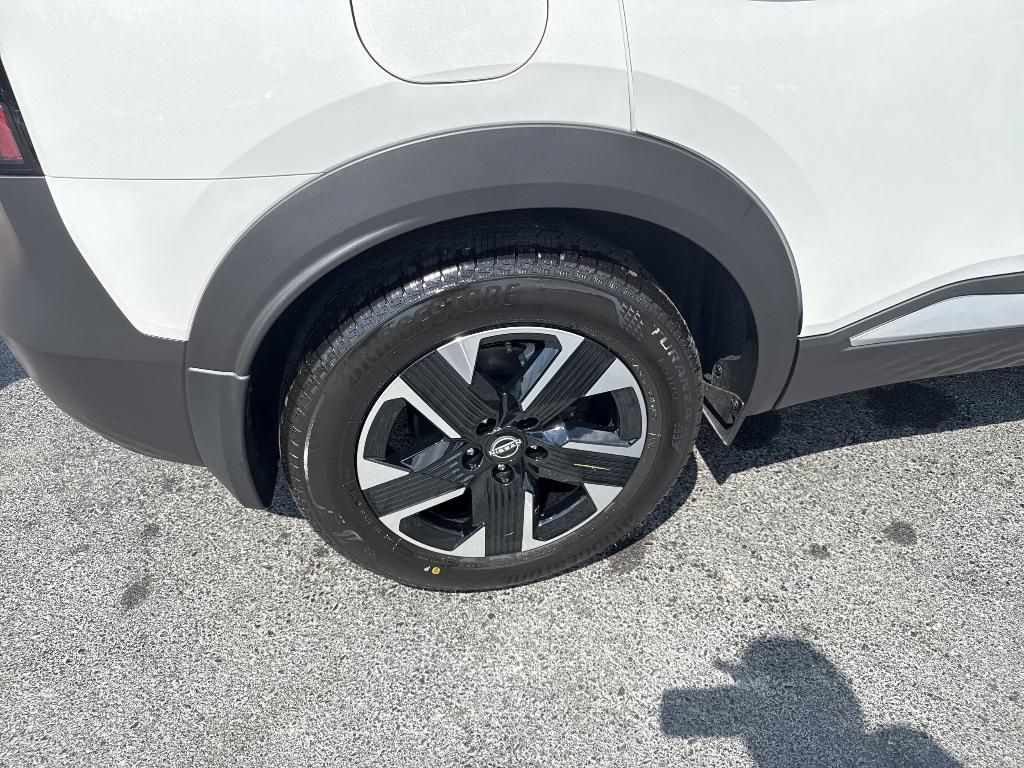 new 2025 Nissan Kicks car, priced at $27,257