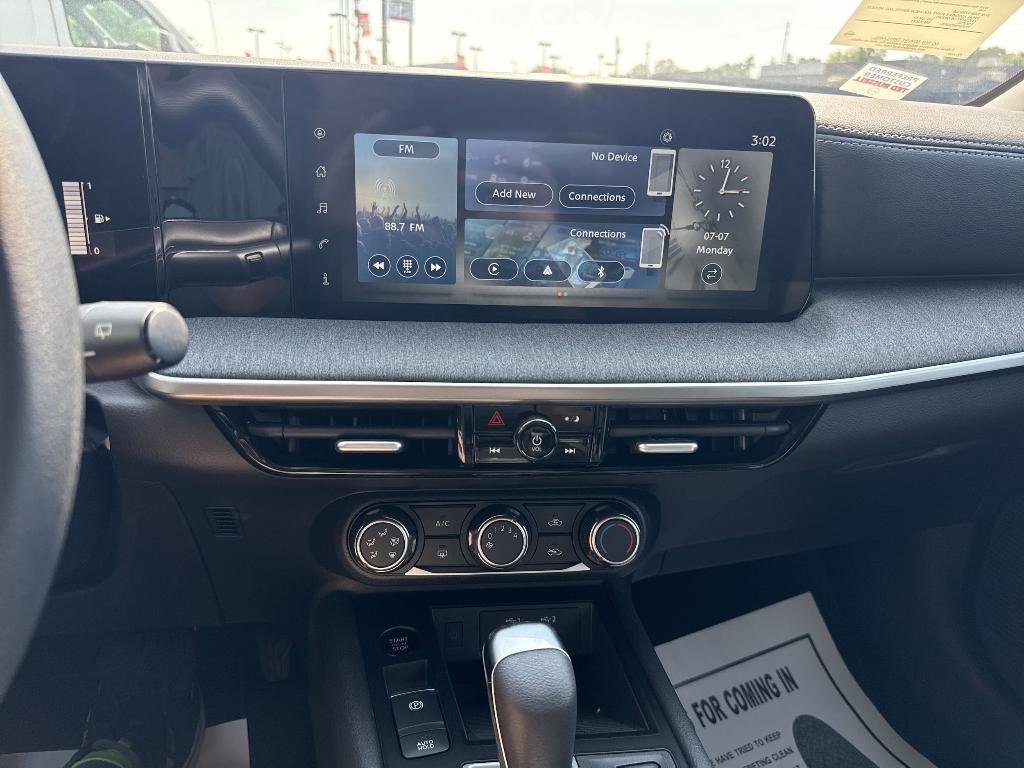new 2025 Nissan Kicks car, priced at $25,055