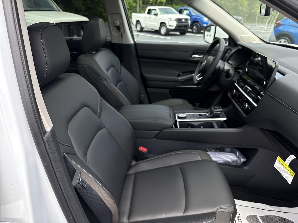 new 2025 Nissan Pathfinder car, priced at $47,365