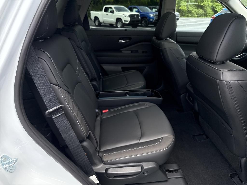 new 2025 Nissan Pathfinder car, priced at $47,365