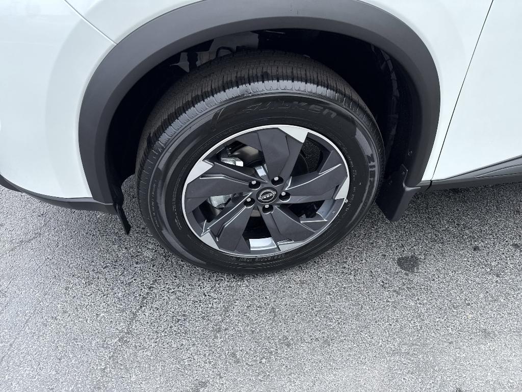 new 2025 Nissan Rogue car, priced at $30,652
