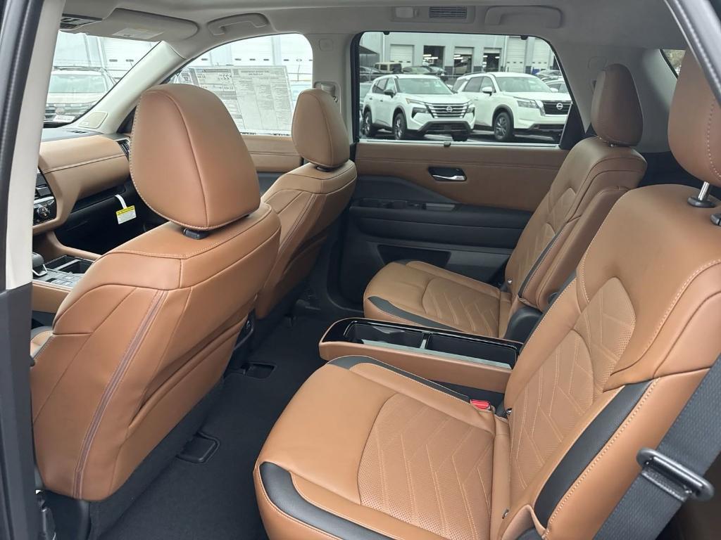 new 2025 Nissan Pathfinder car, priced at $49,633