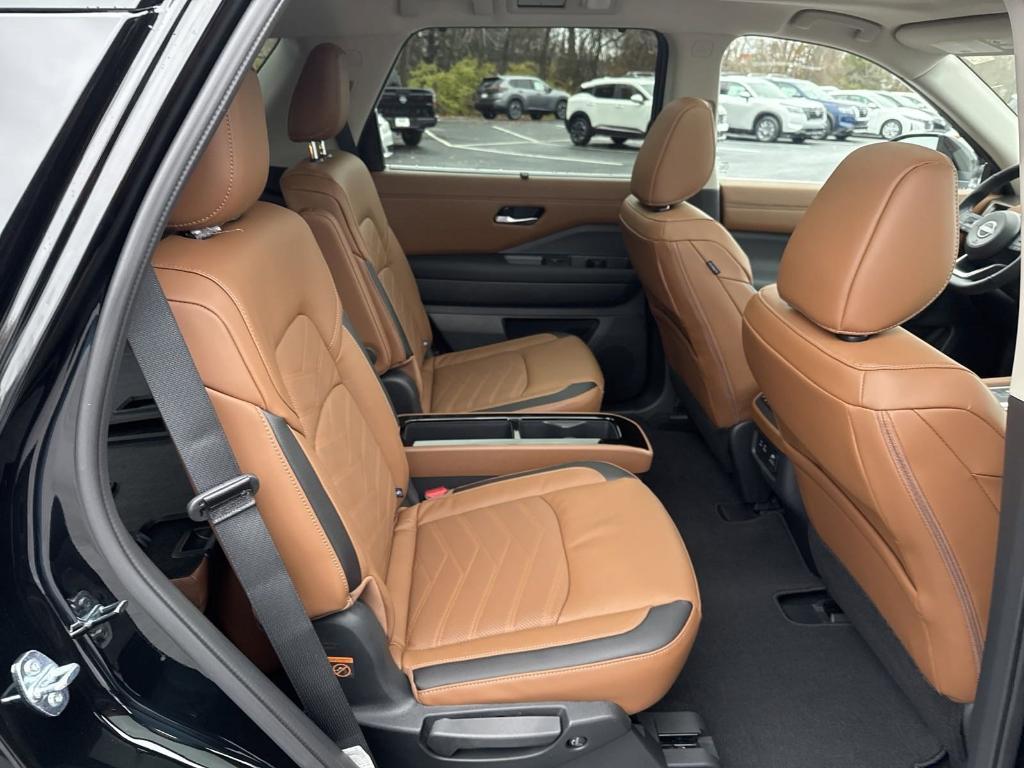 new 2025 Nissan Pathfinder car, priced at $49,633