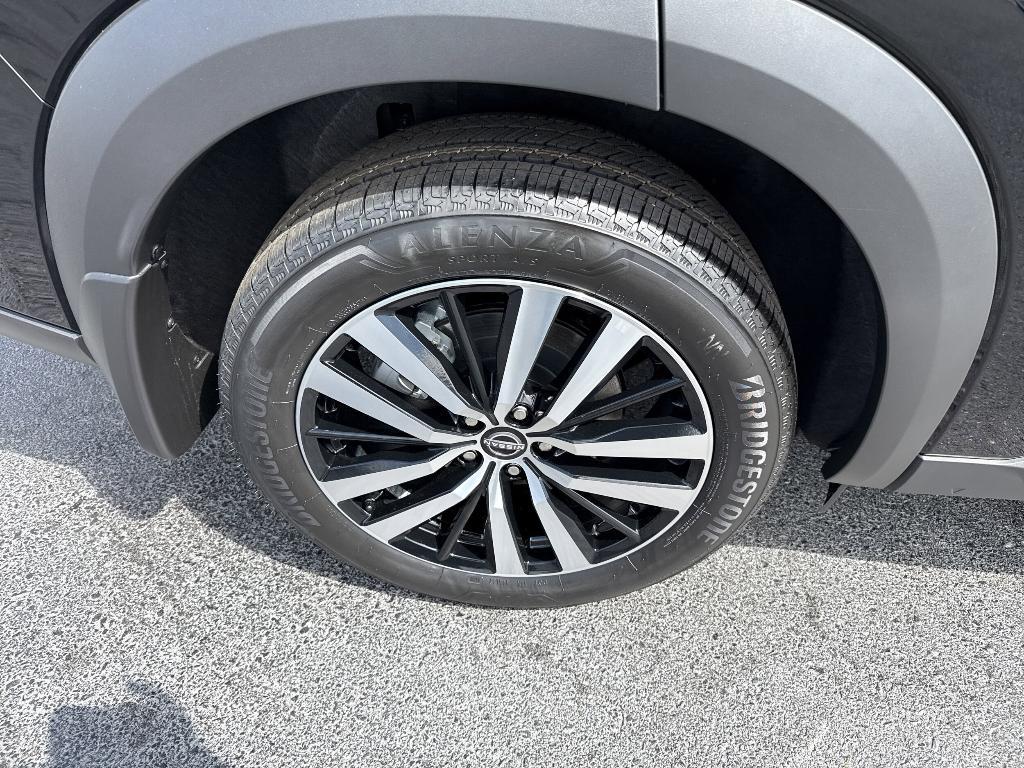 new 2025 Nissan Pathfinder car, priced at $51,253