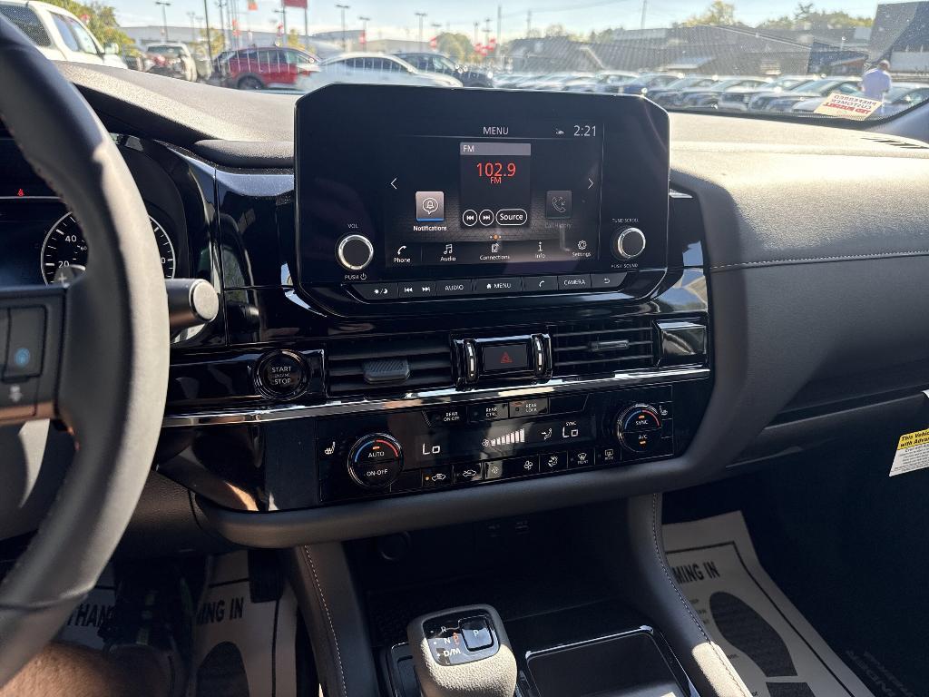 new 2025 Nissan Pathfinder car, priced at $37,358