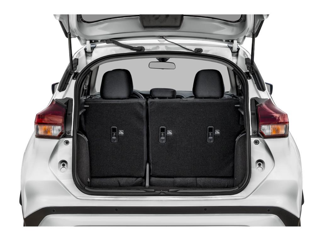 new 2025 Nissan Kicks Play car