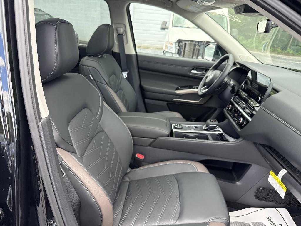 new 2025 Nissan Pathfinder car, priced at $51,253