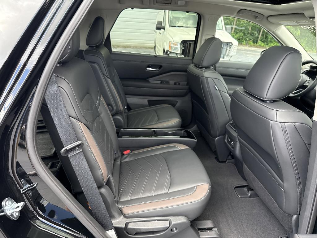 new 2025 Nissan Pathfinder car, priced at $51,253