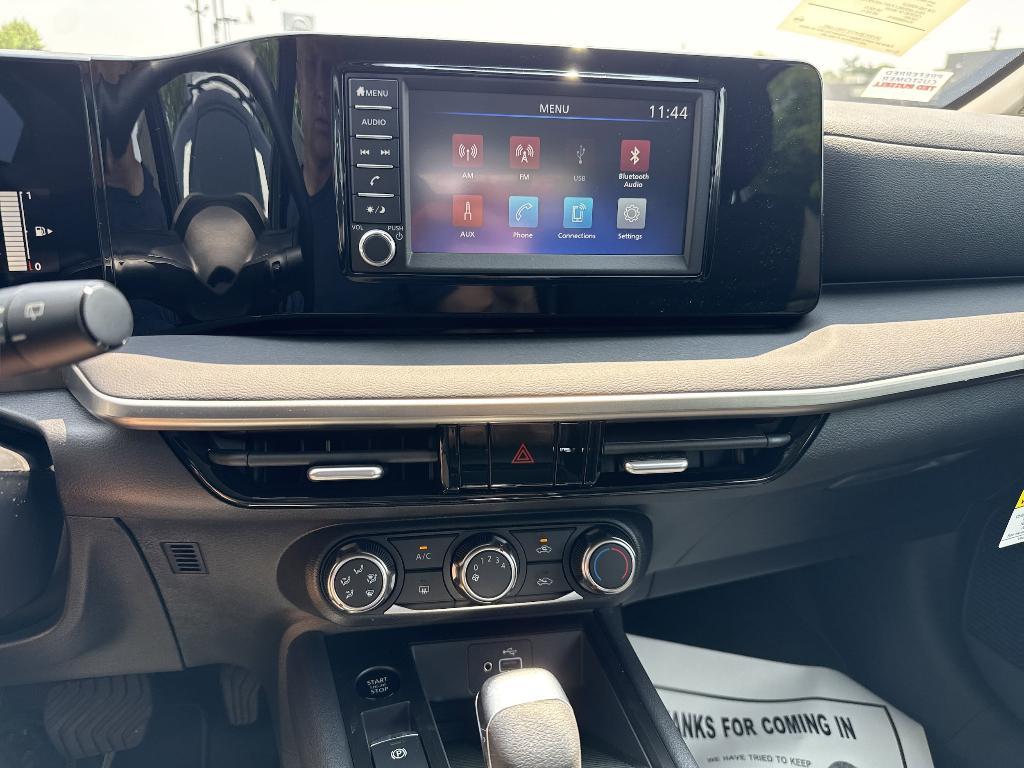 new 2025 Nissan Kicks car, priced at $24,248