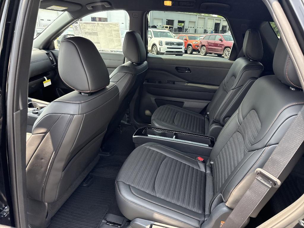 new 2025 Nissan Pathfinder car, priced at $43,261