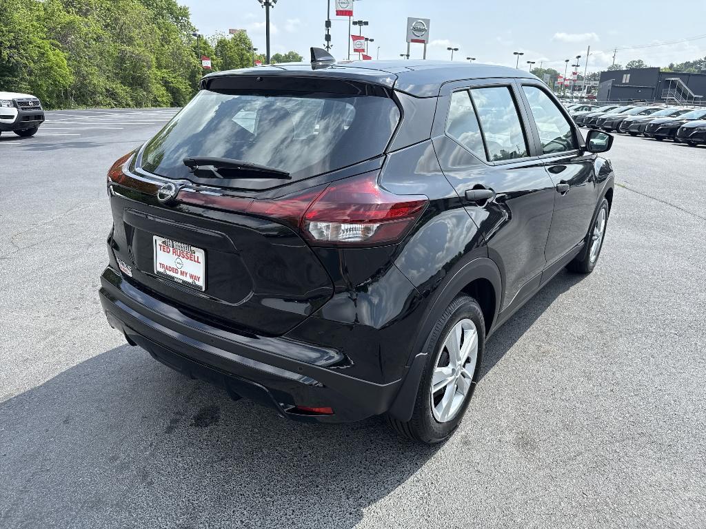 new 2025 Nissan Kicks Play car, priced at $22,858