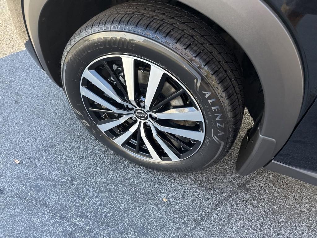 new 2025 Nissan Pathfinder car, priced at $51,025