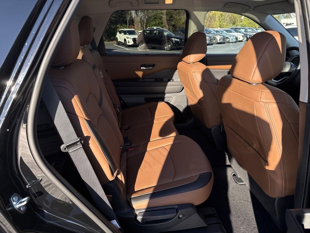 new 2025 Nissan Pathfinder car, priced at $51,025