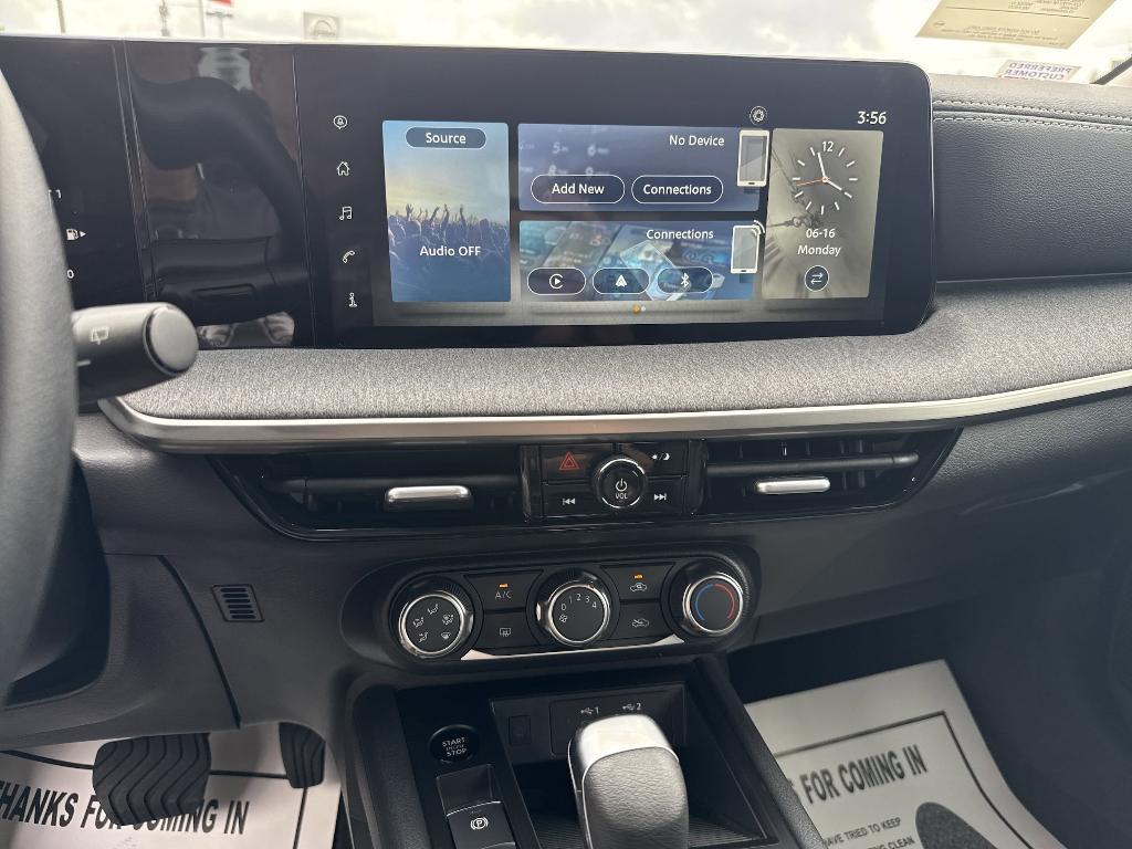 new 2025 Nissan Kicks car, priced at $24,657