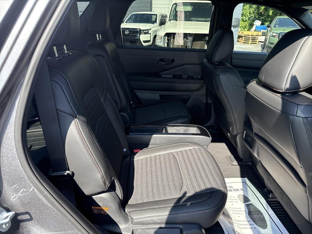 new 2025 Nissan Pathfinder car