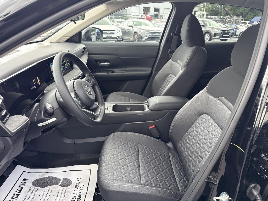 new 2025 Nissan Kicks car, priced at $24,657