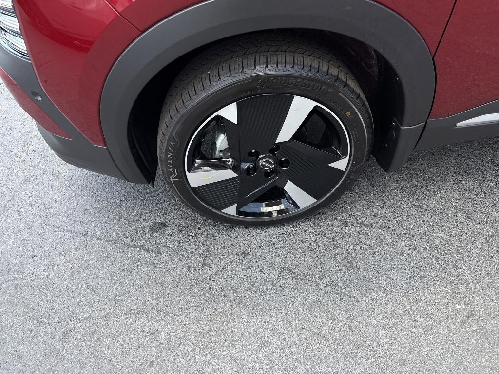 new 2025 Nissan Kicks car, priced at $28,072