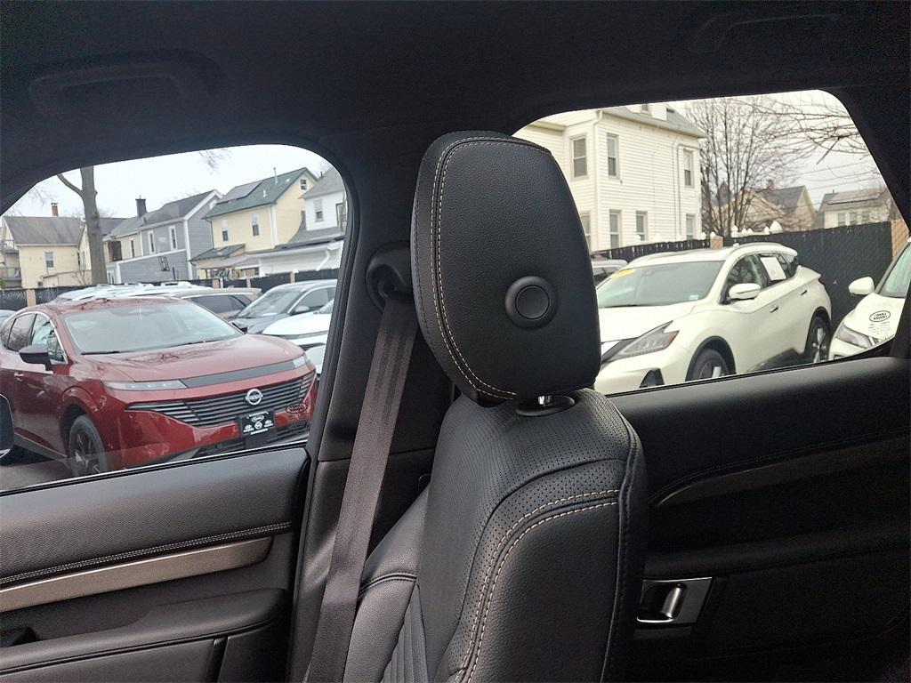 used 2022 Land Rover Discovery car, priced at $31,747