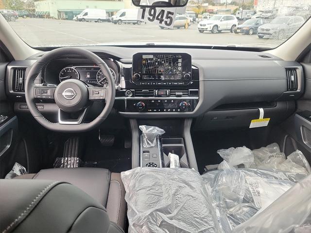 new 2025 Nissan Pathfinder car, priced at $44,205