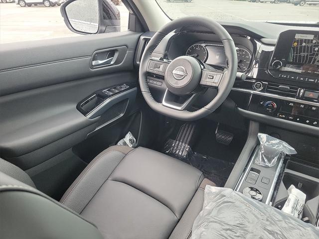 new 2025 Nissan Pathfinder car, priced at $44,205
