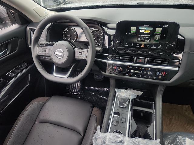 new 2025 Nissan Pathfinder car, priced at $46,376