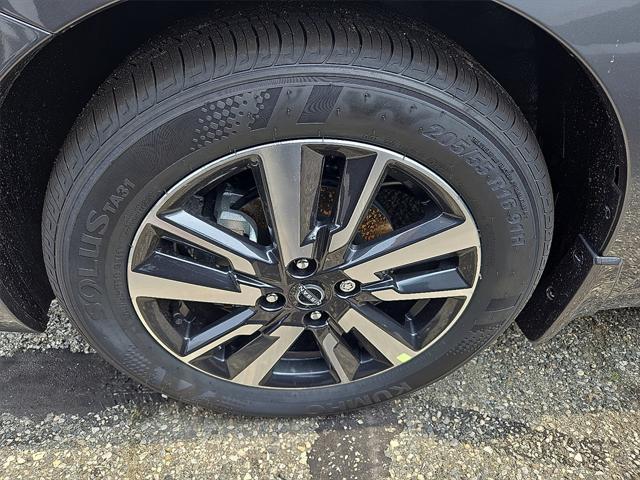 new 2025 Nissan Versa car, priced at $21,493