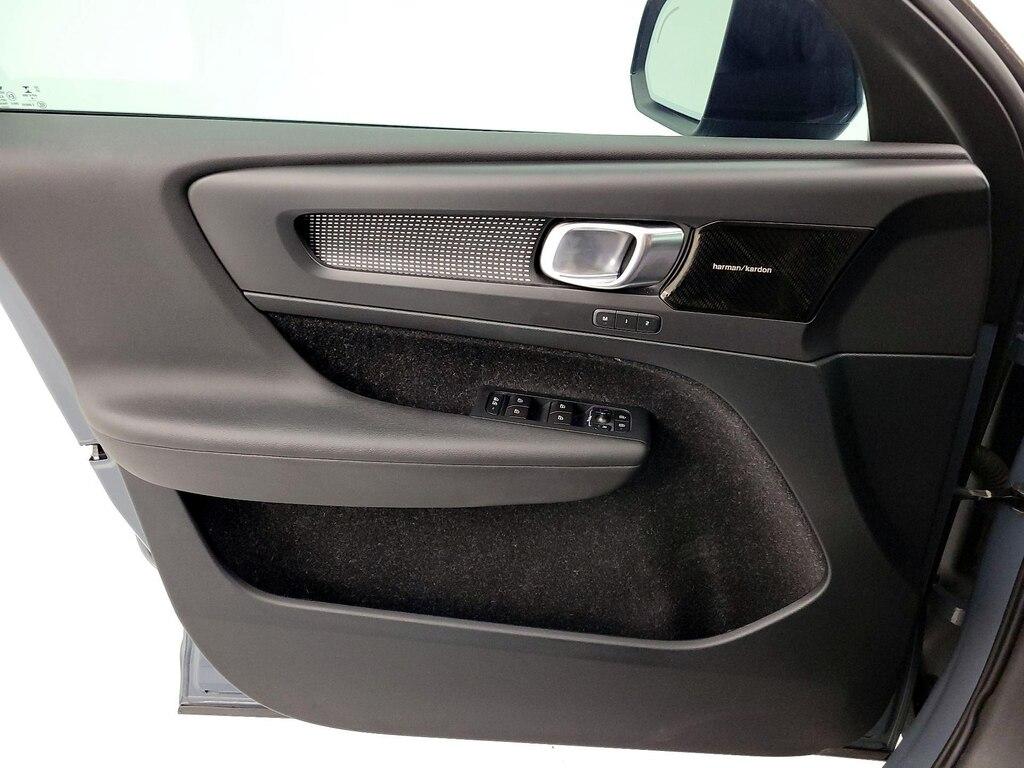used 2020 Volvo XC40 car, priced at $26,998