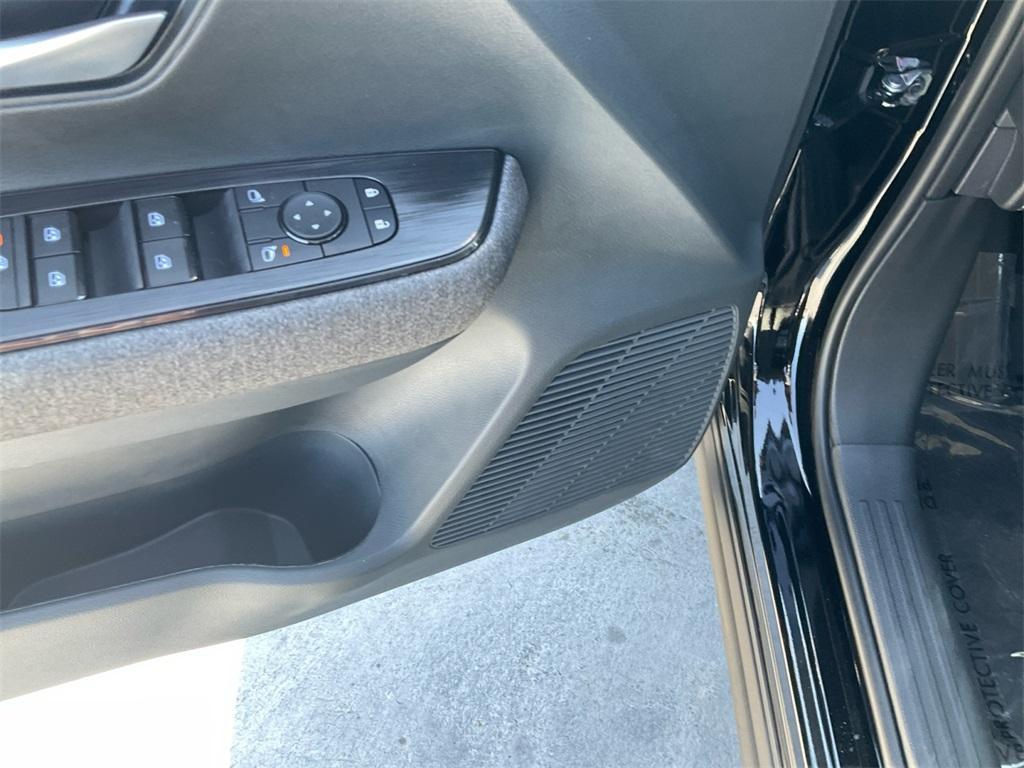 new 2025 Nissan Kicks car, priced at $25,595