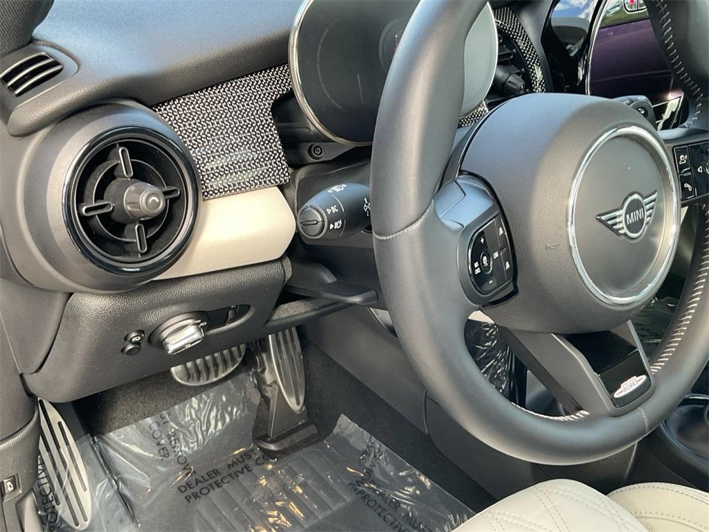 used 2023 MINI Hardtop car, priced at $32,999