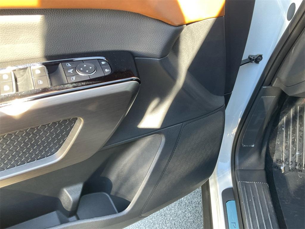new 2025 Nissan Pathfinder car, priced at $50,917