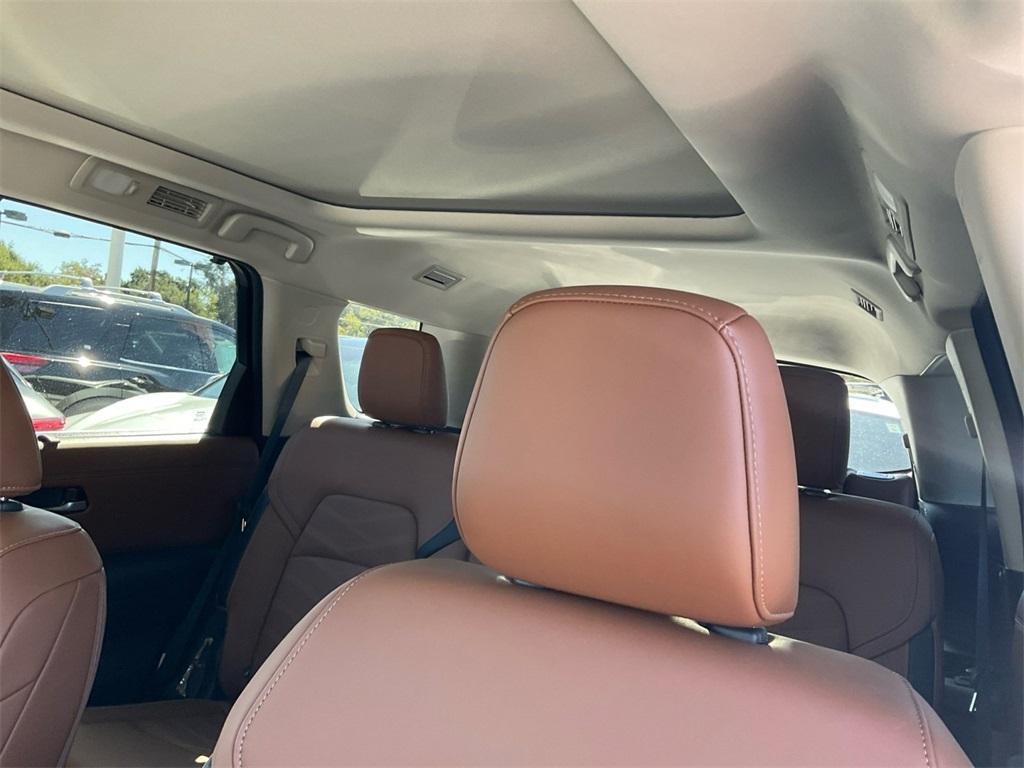 new 2025 Nissan Pathfinder car, priced at $50,917