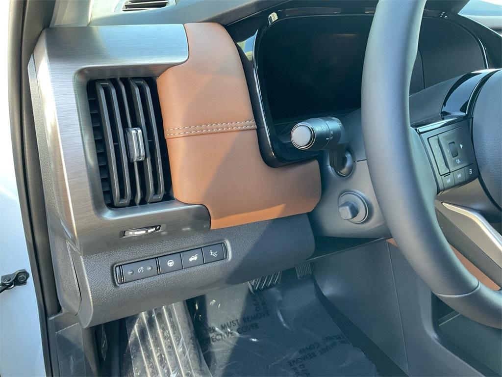 new 2025 Nissan Pathfinder car, priced at $50,917