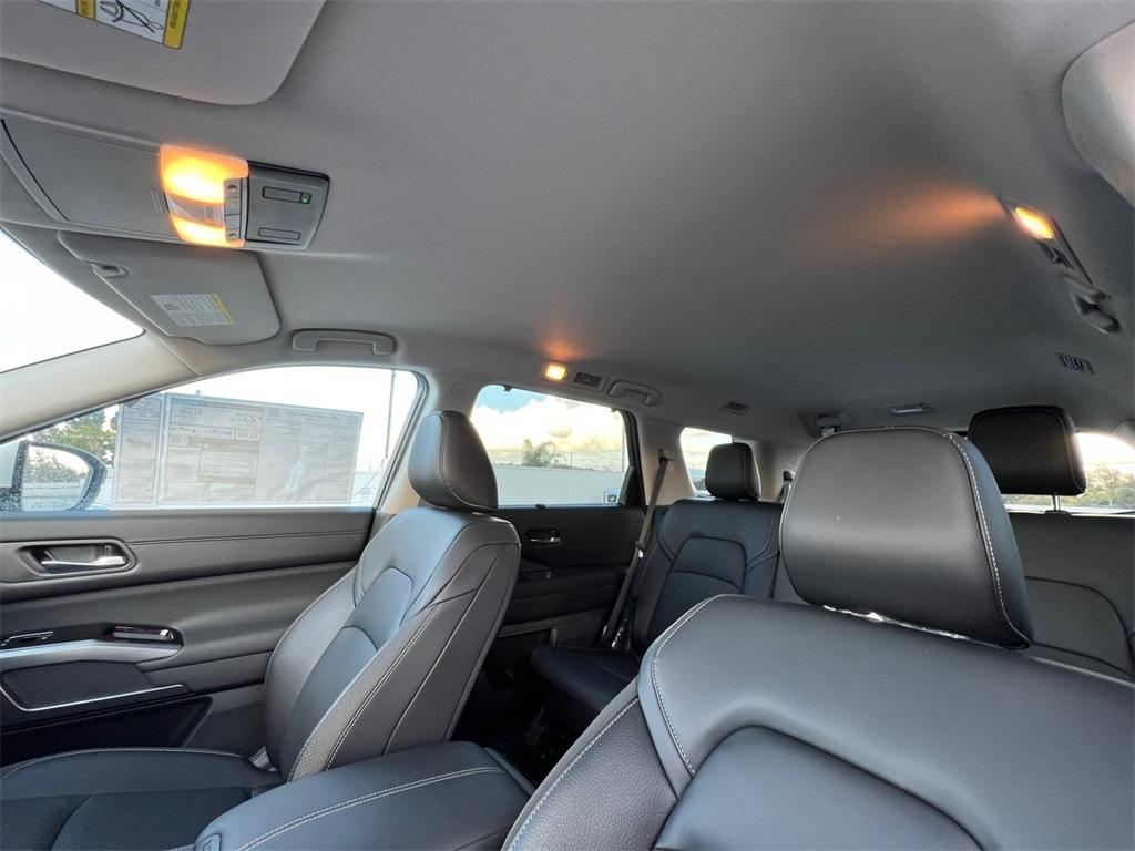 new 2024 Nissan Pathfinder car, priced at $43,925