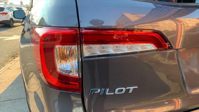 used 2021 Honda Pilot car, priced at $27,995