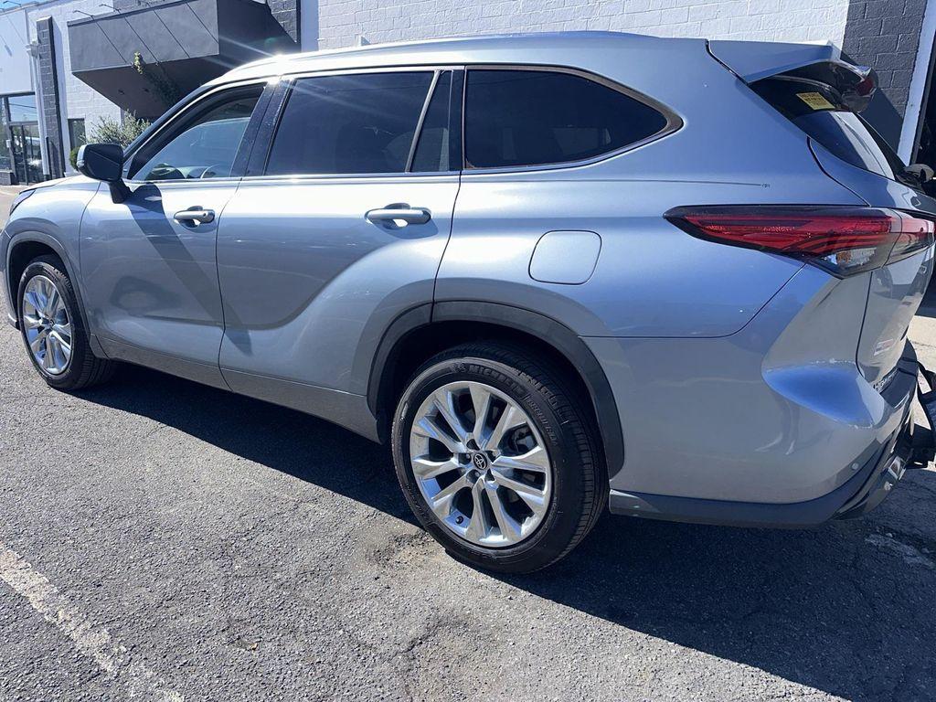 used 2020 Toyota Highlander car, priced at $30,995
