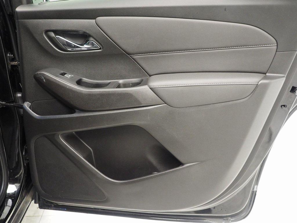 used 2023 Chevrolet Traverse car, priced at $27,995