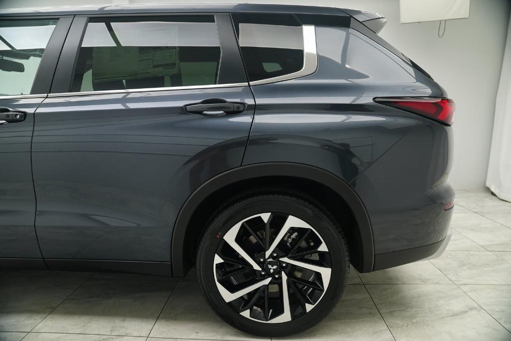 new 2024 Mitsubishi Outlander car, priced at $38,070