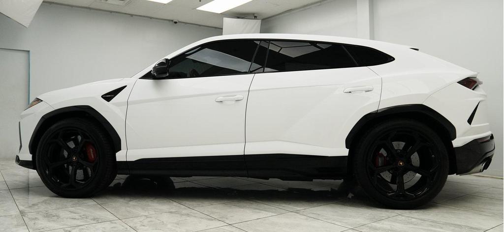 used 2022 Lamborghini Urus car, priced at $199,900