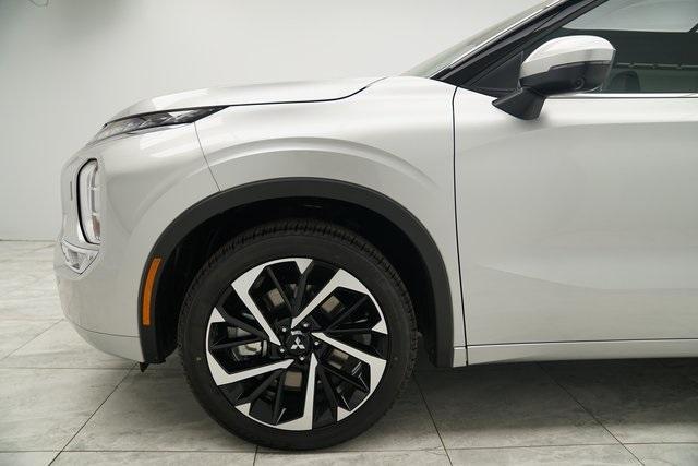 new 2024 Mitsubishi Outlander car, priced at $39,610