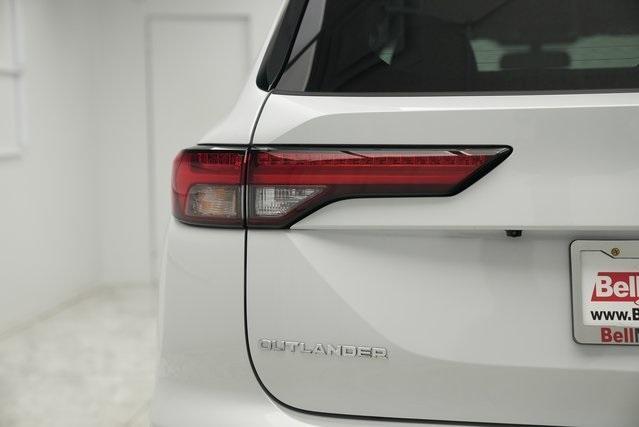 new 2024 Mitsubishi Outlander car, priced at $39,905