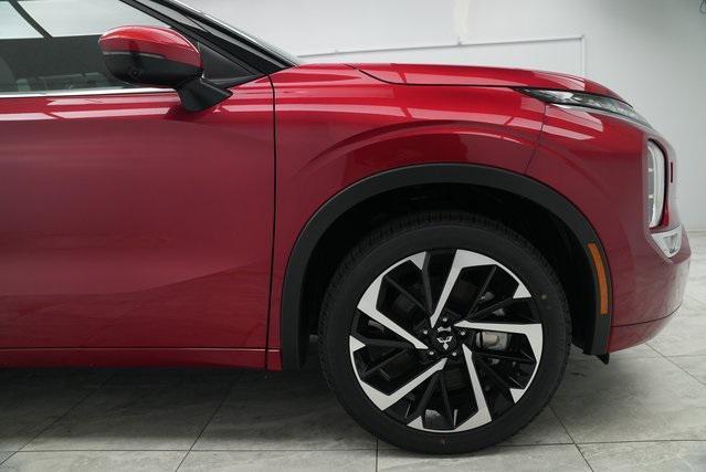 new 2024 Mitsubishi Outlander car, priced at $39,905