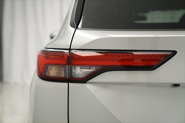 new 2024 Mitsubishi Outlander car, priced at $40,115