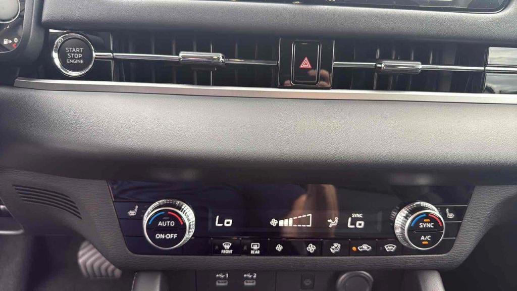 new 2025 Mitsubishi Outlander car, priced at $37,205