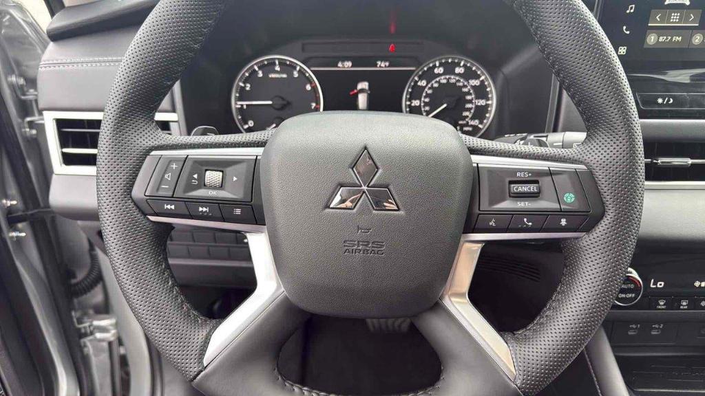 new 2025 Mitsubishi Outlander car, priced at $37,205