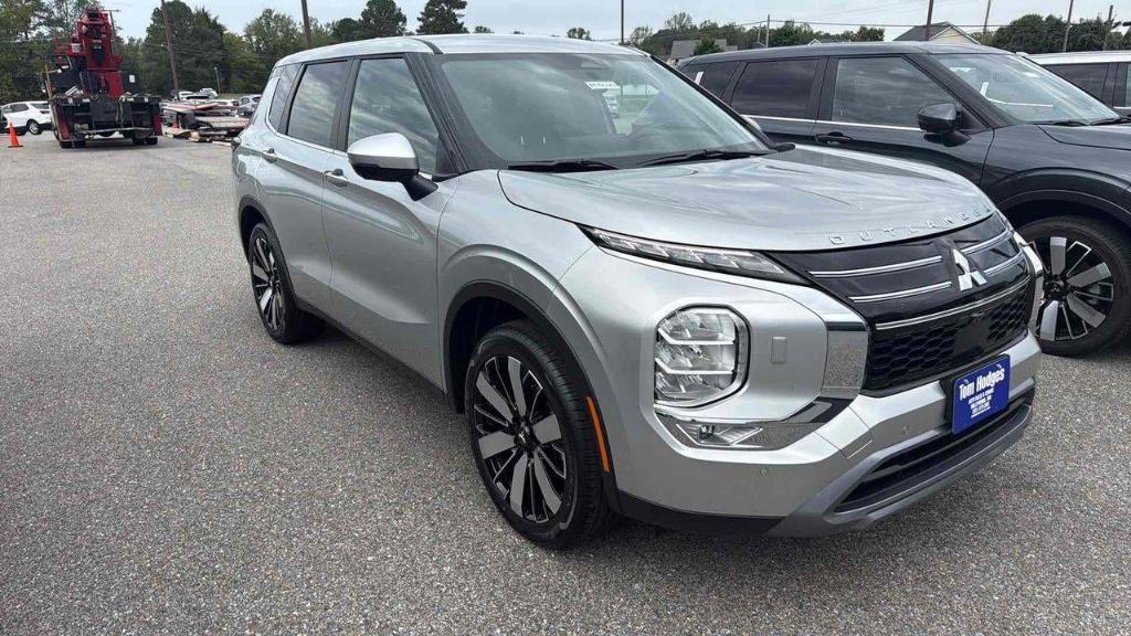 new 2025 Mitsubishi Outlander car, priced at $37,205