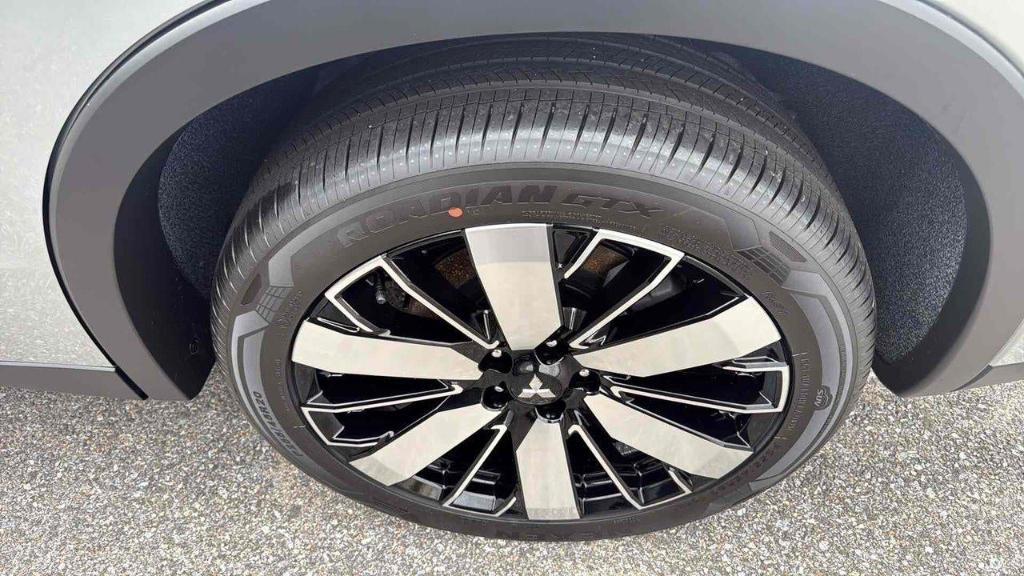 new 2025 Mitsubishi Outlander car, priced at $37,205